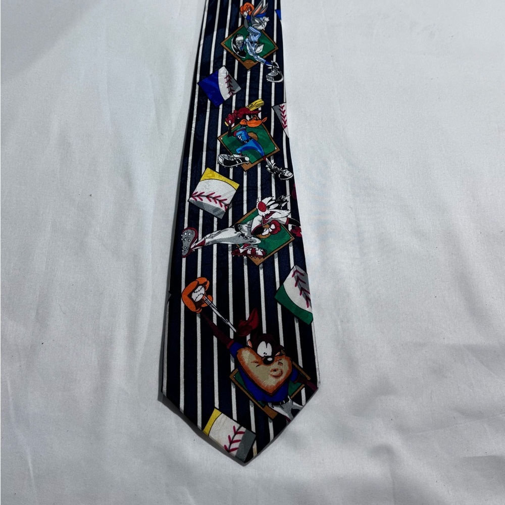 VINTAGE LOONEY TUNES PINSTRIPE BASEBALL  MEN’S TIE 1993 TAZ,‎ BUGS BUNNY, DAFFY,